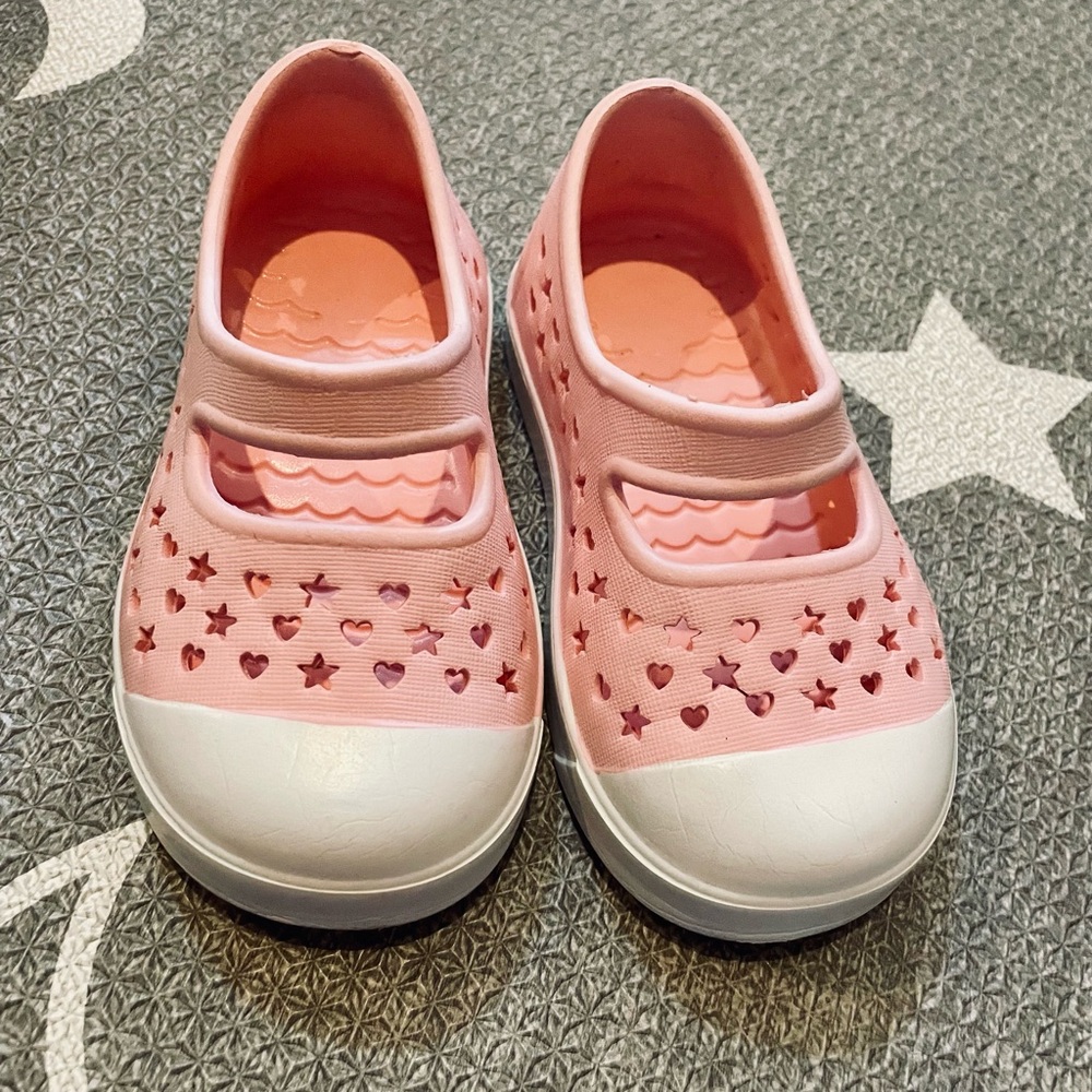 Pink Kids Shoes with Star Cutouts - Picture 4 of 6